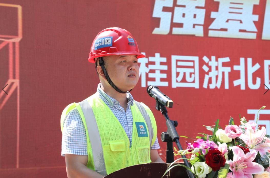 先鋒人物丨大智若愚，做一名騰越建筑的“移山人”